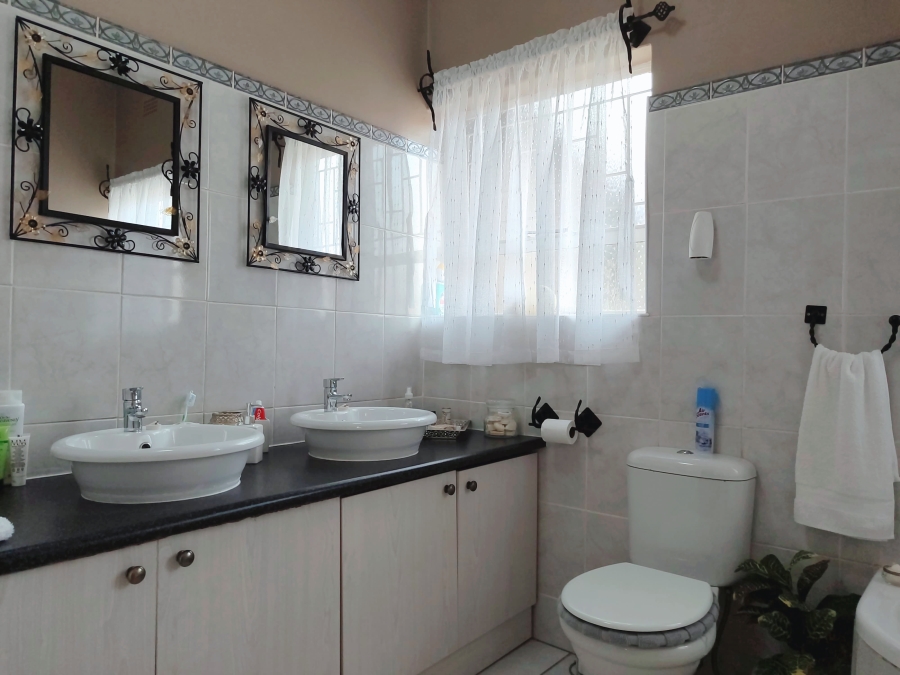 4 Bedroom Property for Sale in Wilkoppies North West